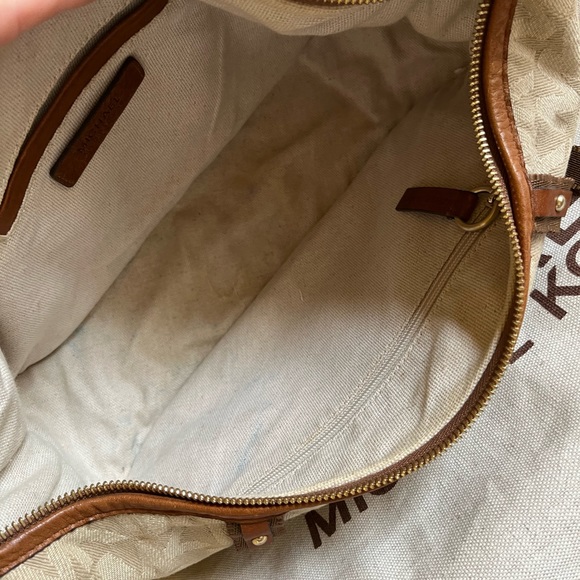 Vintage Michael Kors classic HoBo bag. - Picture 7 of 9